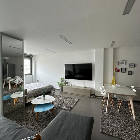 Hitech Appartment Amaliada Экстерьер фото