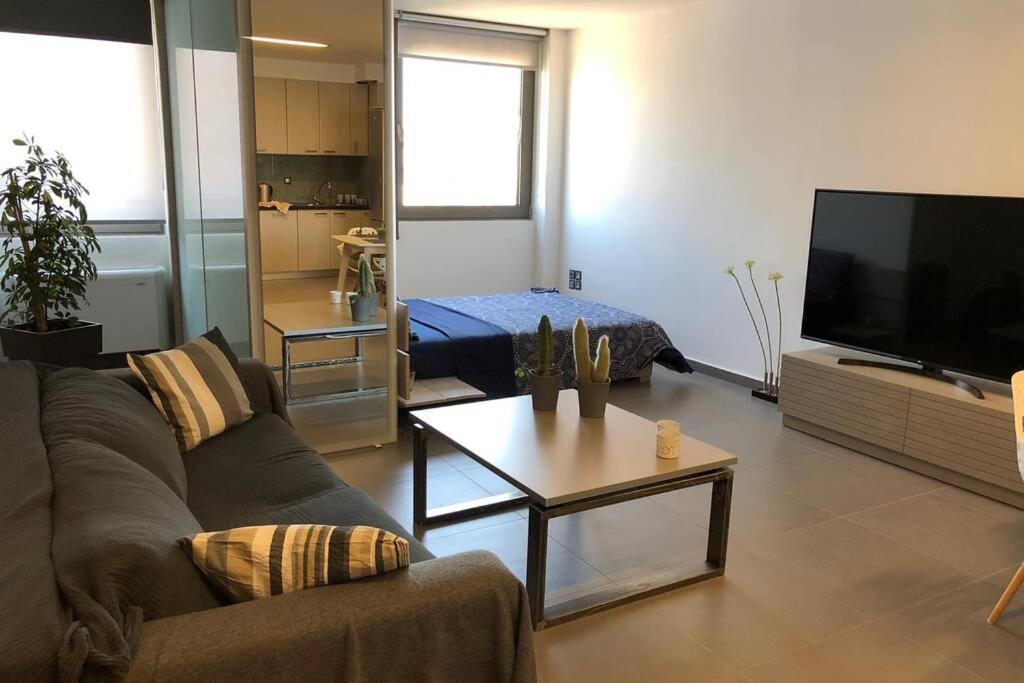 Hitech Appartment Amaliada Экстерьер фото