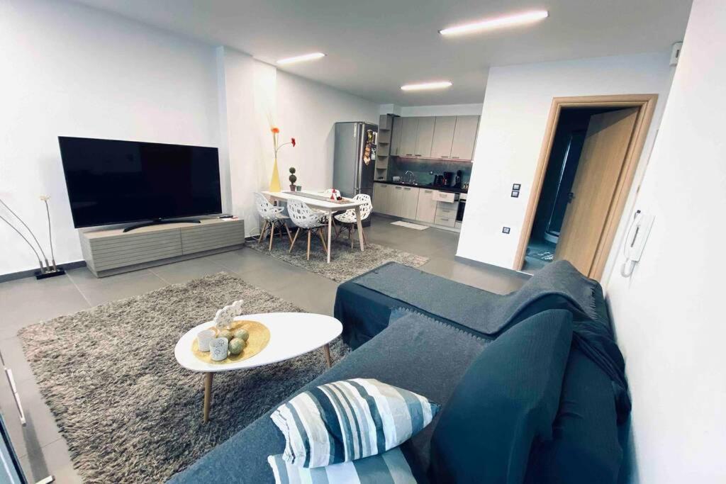 Hitech Appartment Amaliada Экстерьер фото
