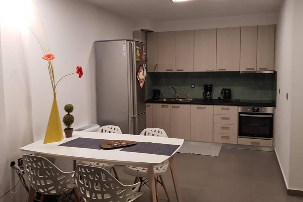 Hitech Appartment Amaliada Экстерьер фото