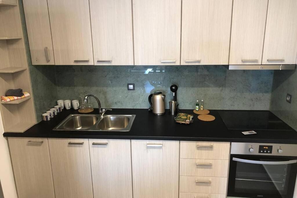 Hitech Appartment Amaliada Экстерьер фото