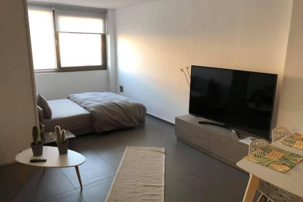 Hitech Appartment Amaliada Экстерьер фото
